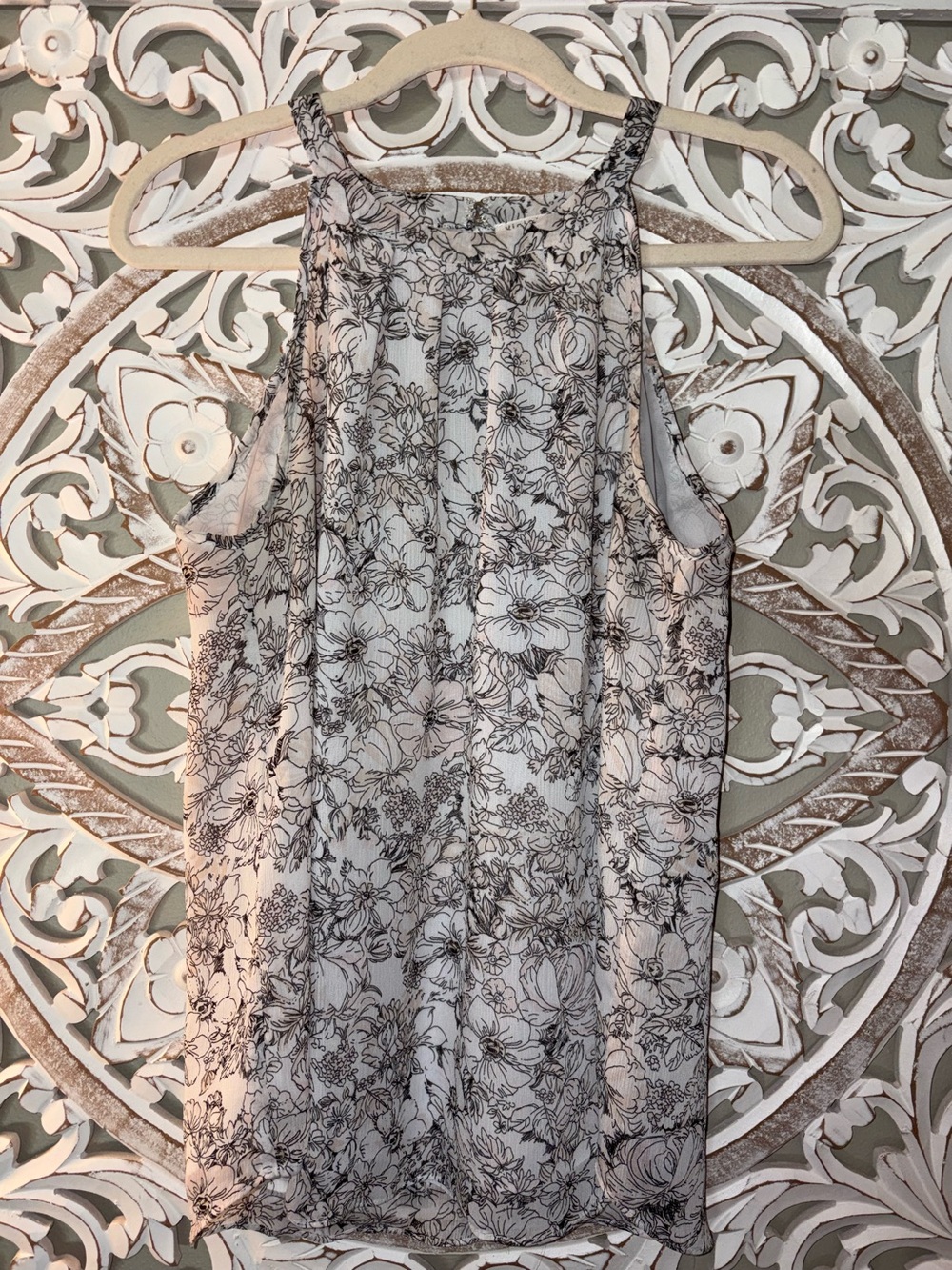 Violet + Claire Floral Halter Neck Pleated Blouse - Black & White Sketch sz M